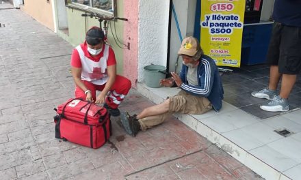 Parras: Adulto mayor cae de su propia altura y terminó con fractura de tibia