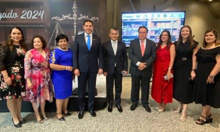 Asiste Rector de la UAdeC a la celebración del Día del Abogado