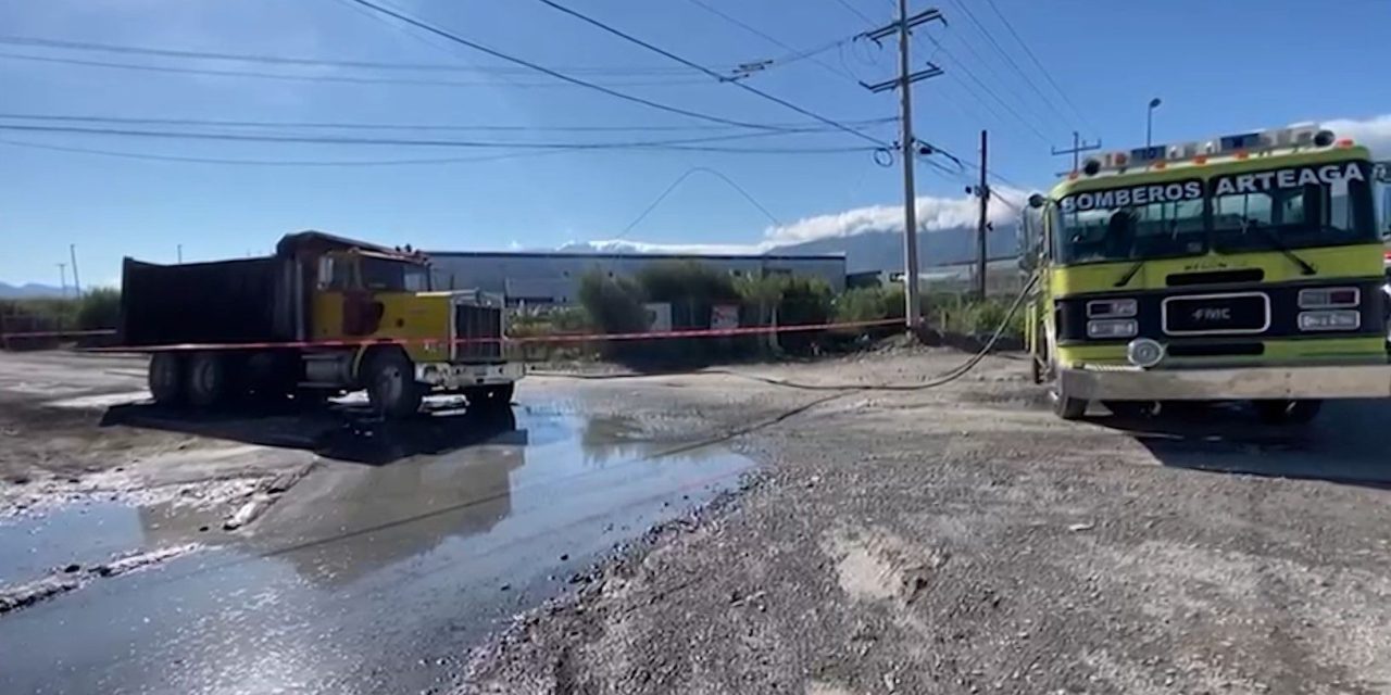 Atienden bomberos de Arteaga incendio