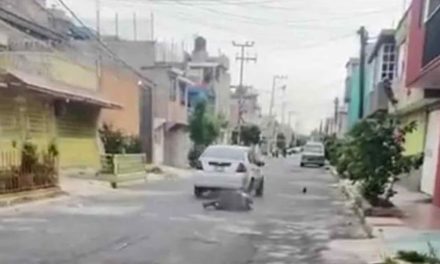Insensible atropella a mujer, la arrastra varios metros y huye en el Edomex (video)