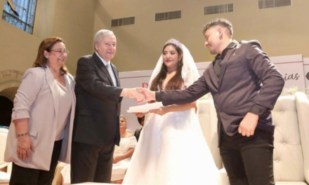 Se dan el sí 21 parejas en las Bodas Comunitarias del DIF