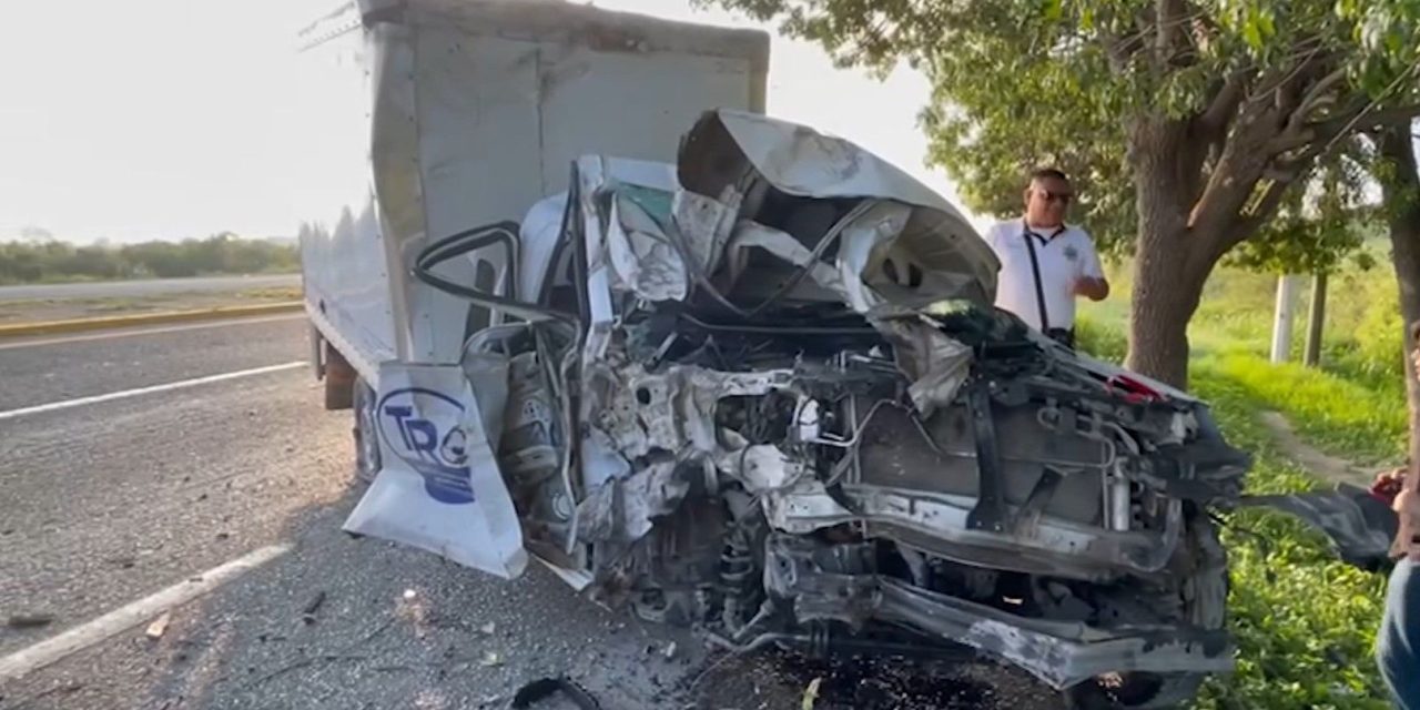 Cansancio lo vence  y choca contra un árbol en Saltillo