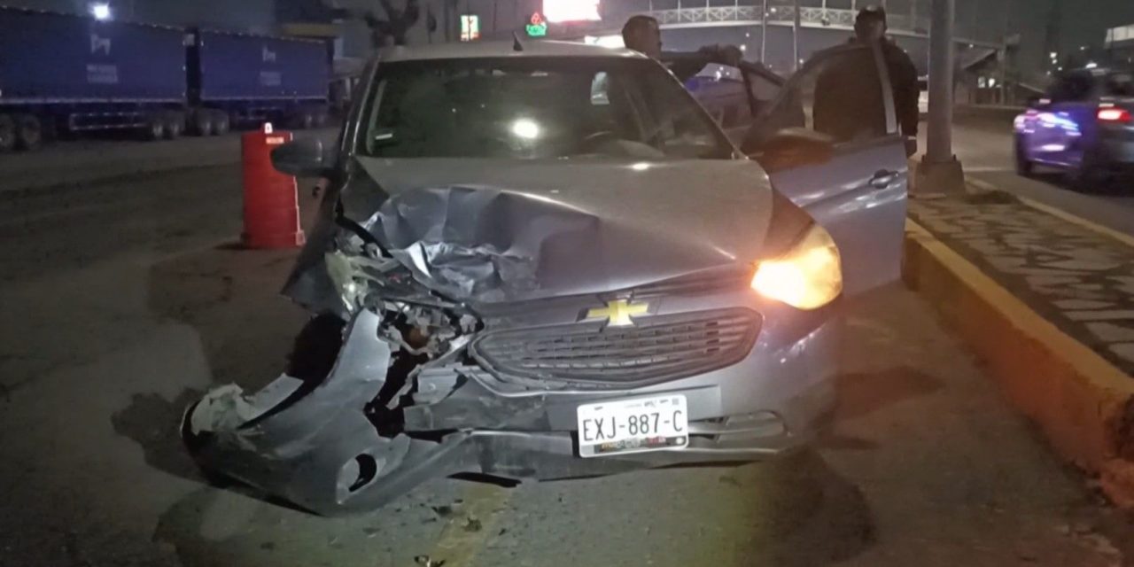 Automovilista choca por ir distraído al norte de Saltillo