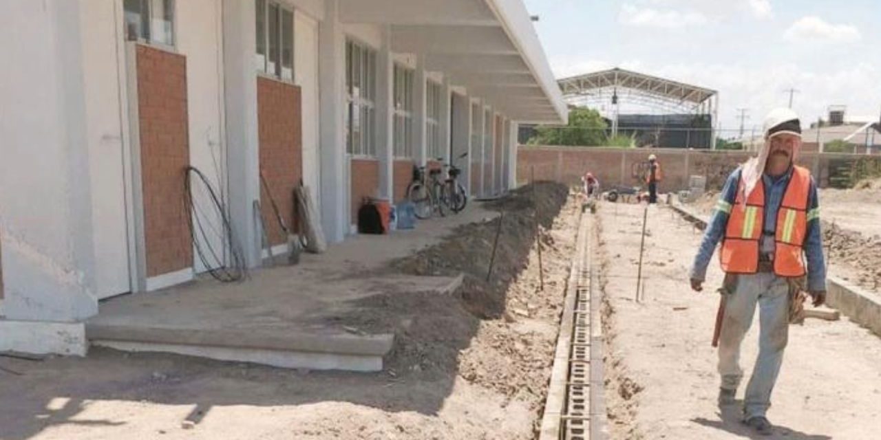 Supervisan área donde construirán escuelas en el municipio de Acuña