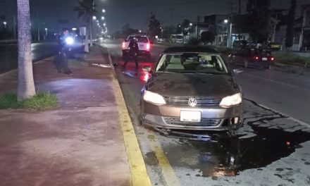 Saltillo: conductora ebria pierde el control y salta camellón