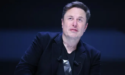 Elon Musk desata polémica por compartir video manipulado de Kamala Harris