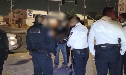 Policía evita que hombre saltara de un puente en Saltillo