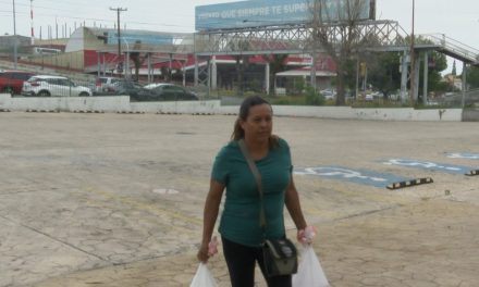 La secretaria del Medio Ambiente invita a la gente a reciclar y ganar con la recolección de libros