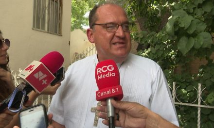 Llama el obispo de Saltillo a no darse de peñascazos
