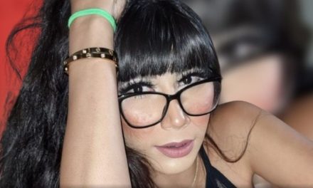 Mía Marín deja vida pasada; ahora anuncia su embarazo