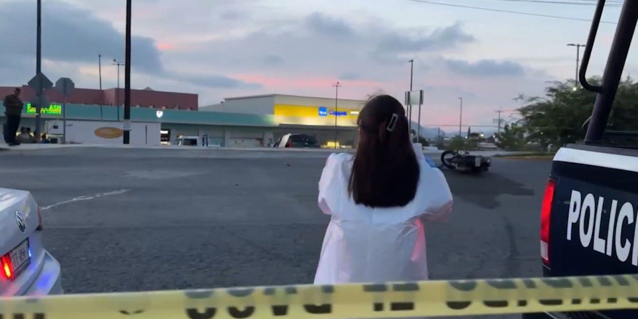 Muere motociclista al impactarse contra camioneta en Ramos Arizpe
