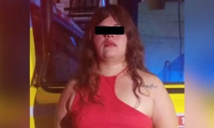 Mujer es detenida por golpear a su propia madre en Monterrey