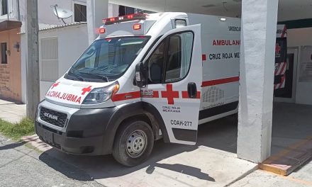 Mujer vuelca en su vehículo y termina lesionada en la carretera Saltillo- Torreón