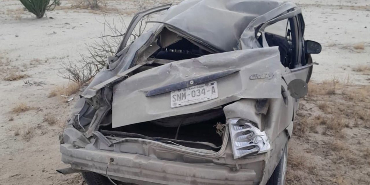 Regio muere en volcadura en la Saltillo-Torreón
