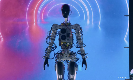 Elon Musk asegura que Tesla producirá robots humanoides en 2025
