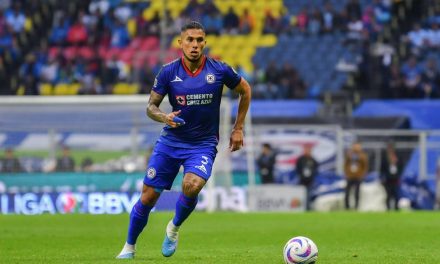 Carlos Salcedo sale oficialmente del Cruz Azul