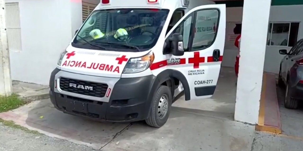 Se impactan dos motociclistas en Parras;  uno huye del lugar