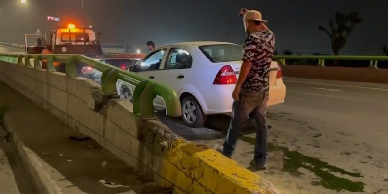 Hombre se impacta contra un puente en Saltillo