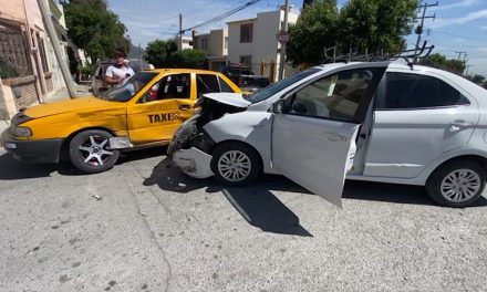 Taxista imprudente protagoniza accidente en Saltillo