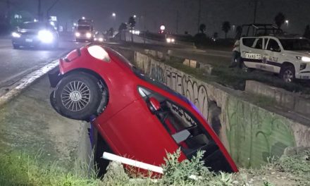 Joven termina en el fondo del drenaje durante la madrugada en Saltillo