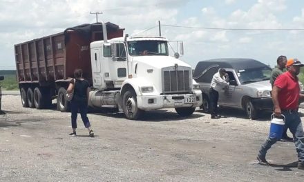 Encuentran a trailero sin vida en la carretera 57