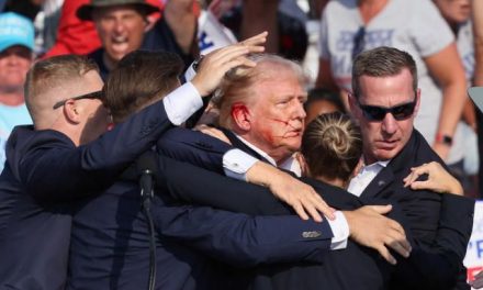 ‘El mayor mosquito del mundo’; así escuchó Trump sobre la bala que le pasó por la oreja en atentado