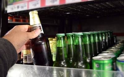 Prohiben venta de alcohol en Quintana Roo por huracán Beryl