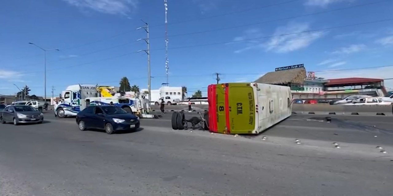 Vuelca autobús de la ruta Saltillo- Ramos