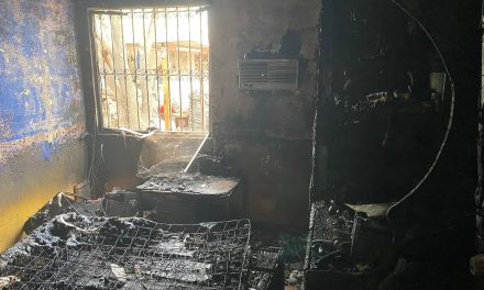 Fuego consume una vivienda en Sabinas
