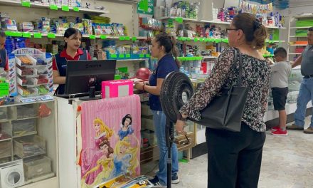 Comerciantes de Monclova rebajan útiles escolares