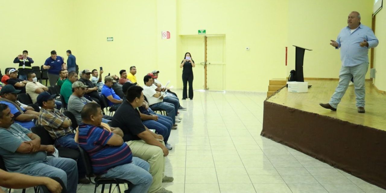 Capacitan a conductores de transporte en Acuña