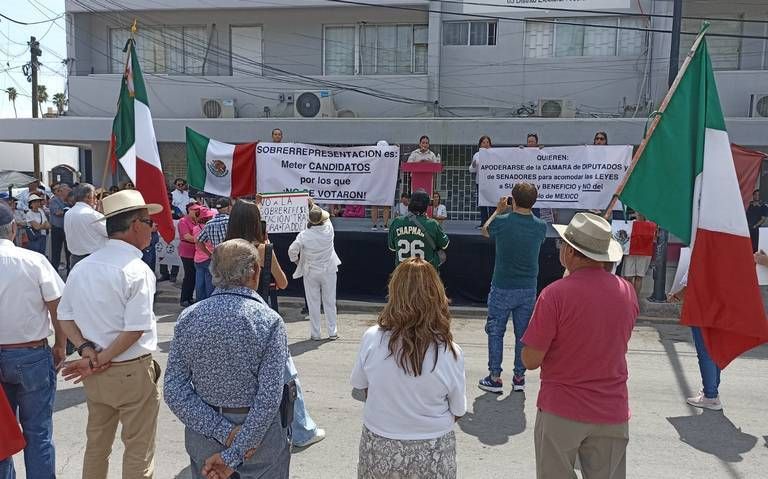 Se manifiestan en Torreón en contra de la sobrerrepresentación de Morena