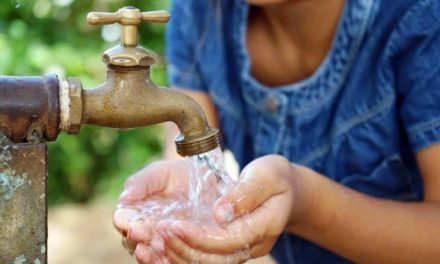 Reanudan suministro de agua en colonias de Nueva Rosita
