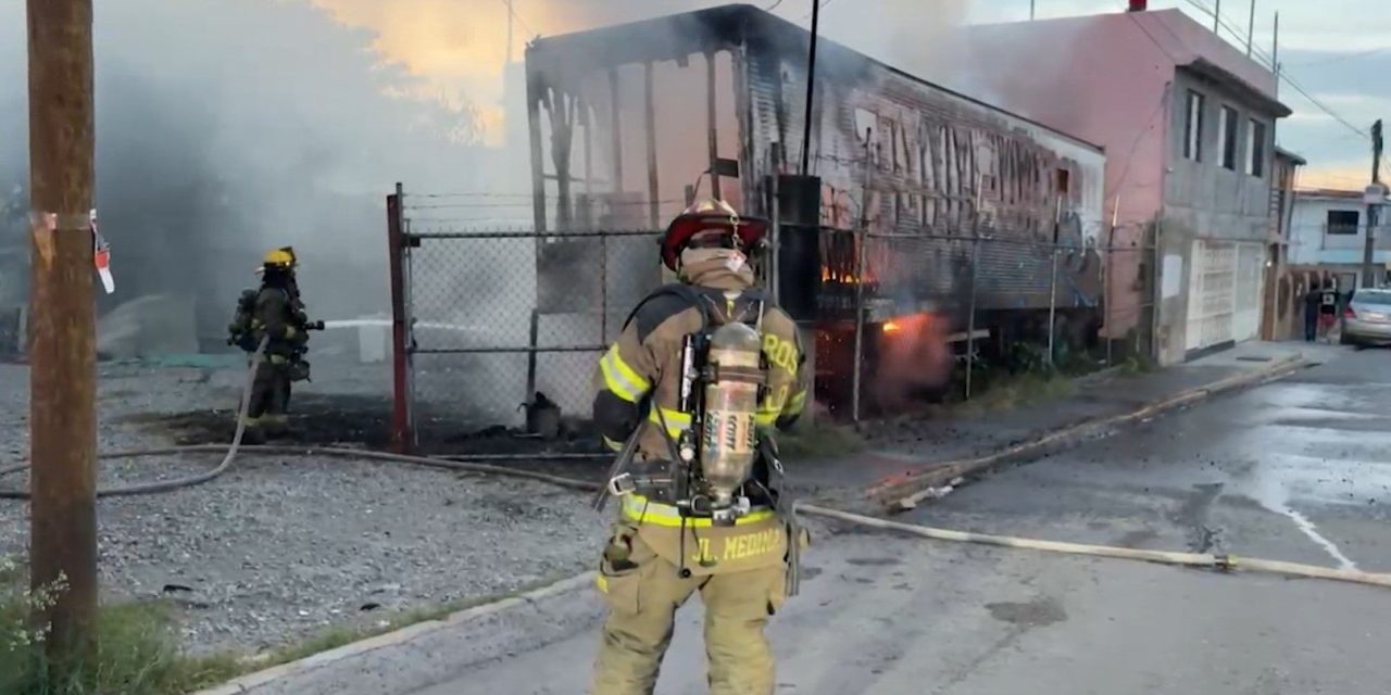 Arde caja de tráiler en Saltillo
