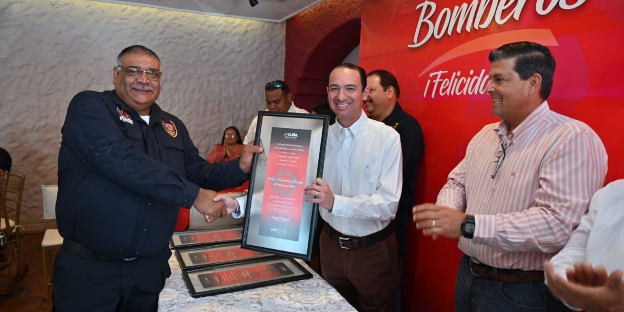 Celebra Emilio de Hoyos a bomberos de Acuña