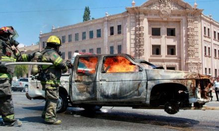 Presentan bomberos sus destrezas y habilidades a niñas y niños saltillenses