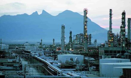 Buscarán cerrar la refinería de Cadereyta, harán consulta popular