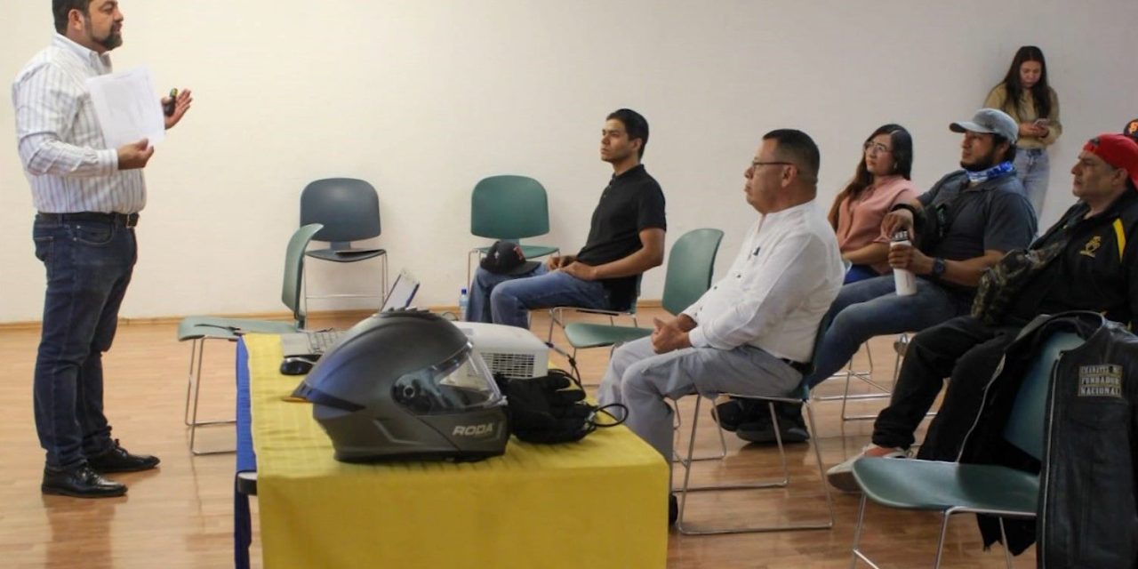 Capacitan y certifican a motociclistas de la Unidad Torreón de UAdeC