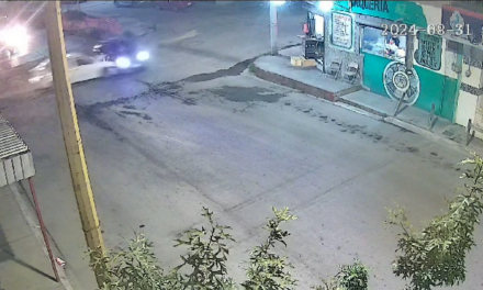 Saltillo:  Causa choque por ignorar alto, movilizó a paramédicos y policías
