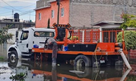 Chaclo cumple 21 días bajo aguas negras, habitantes están desesperados