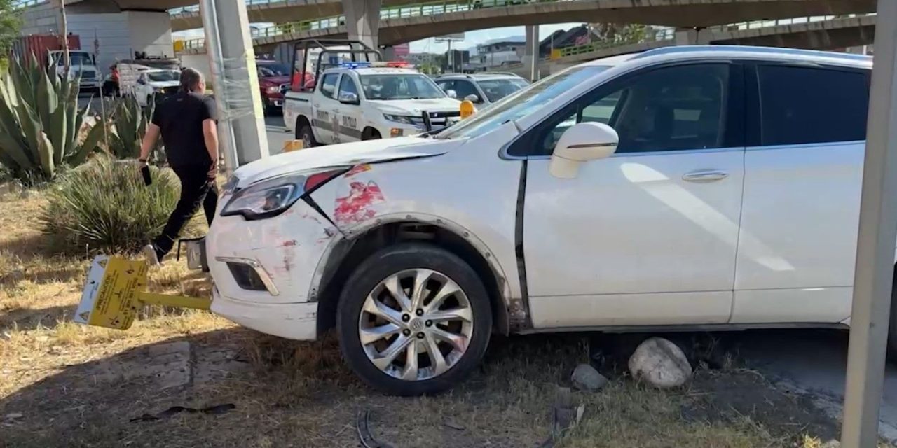 Joven choca contra ruta urbana al norte de Saltillo