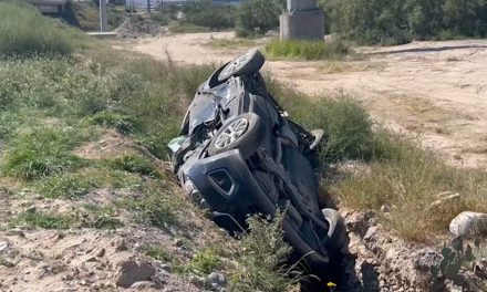 Conductor provoca doble volcadura sobre la carretera Saltillo-Torreón