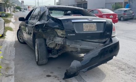 Conductora convulsiona y provoca accidente en Saltillo