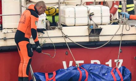 Rescatistas recuperaron el cadáver de la última desaparecida del naufragio del yate en Sicilia