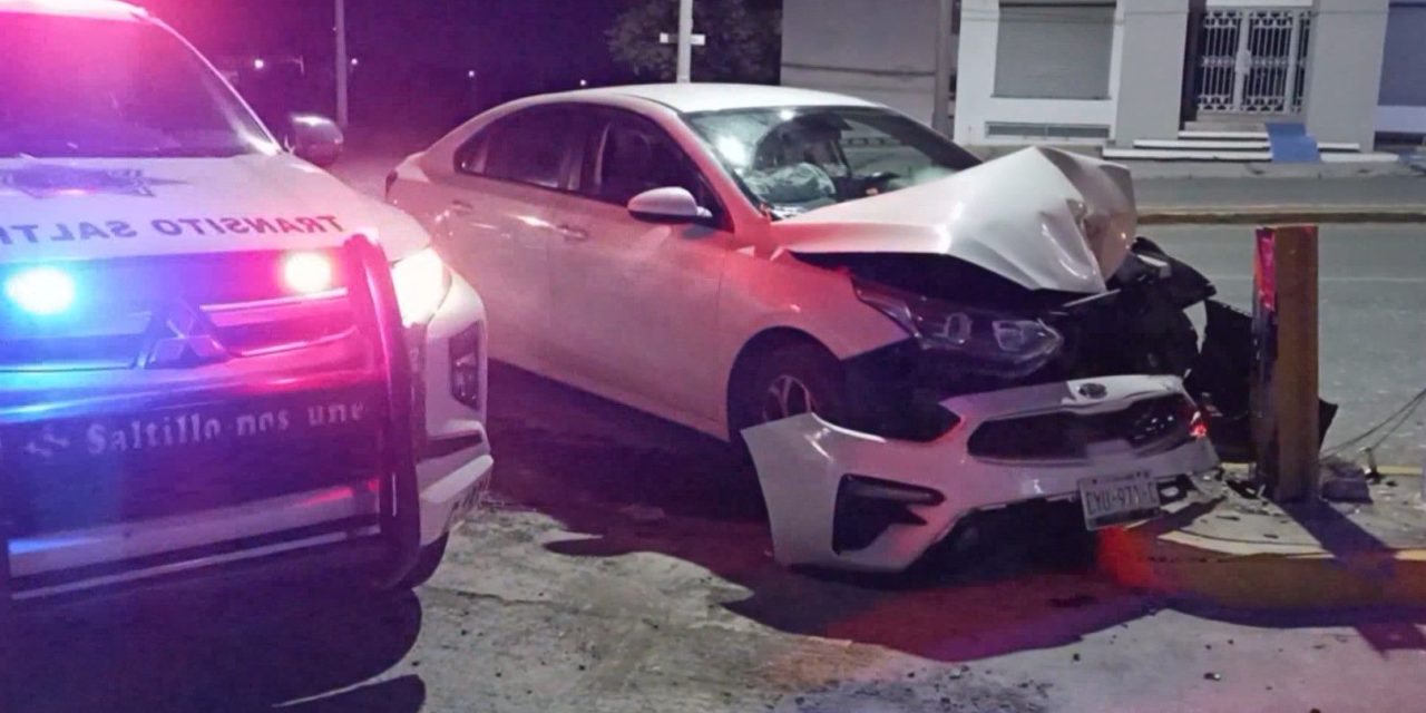 Deja su coche y huye tras chocar al norte de Saltillo