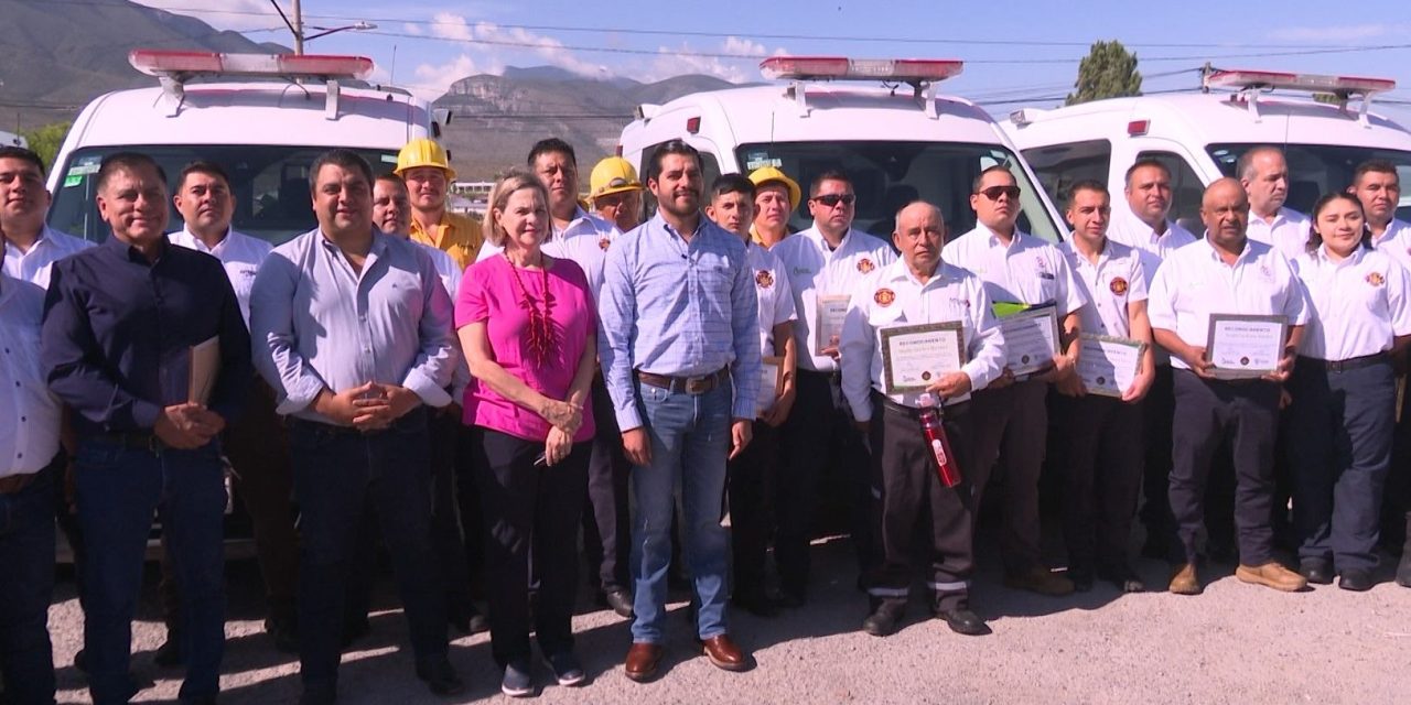 Destaca alcalde de Arteaga labor de bomberos de Arteaga