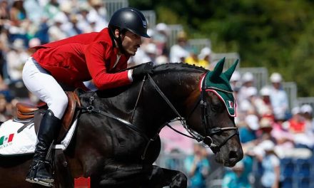 El mexicano Andrés Azcárraga cayó de su caballo y es eliminado de la final ecuestre en París 2024