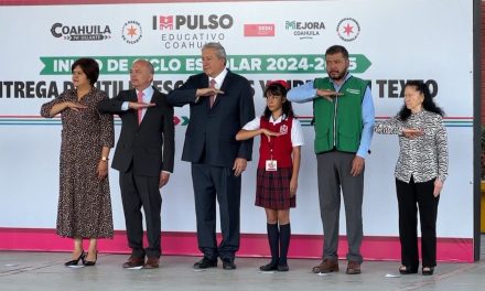 En Saltillo, encabeza Chema Fraustro inicio del ciclo escolar en la primaria Francisco Zarco
