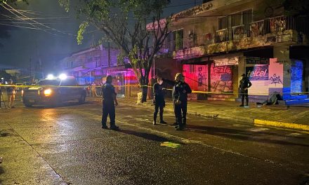 Joven es atacado en calles de Guadalajara; intenta sobrevivir pero no lo logra