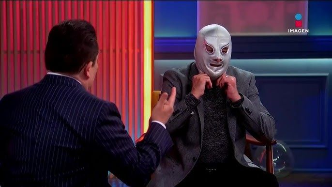 Hijo del Santo sorprende… ¡se quita la máscara en programa!